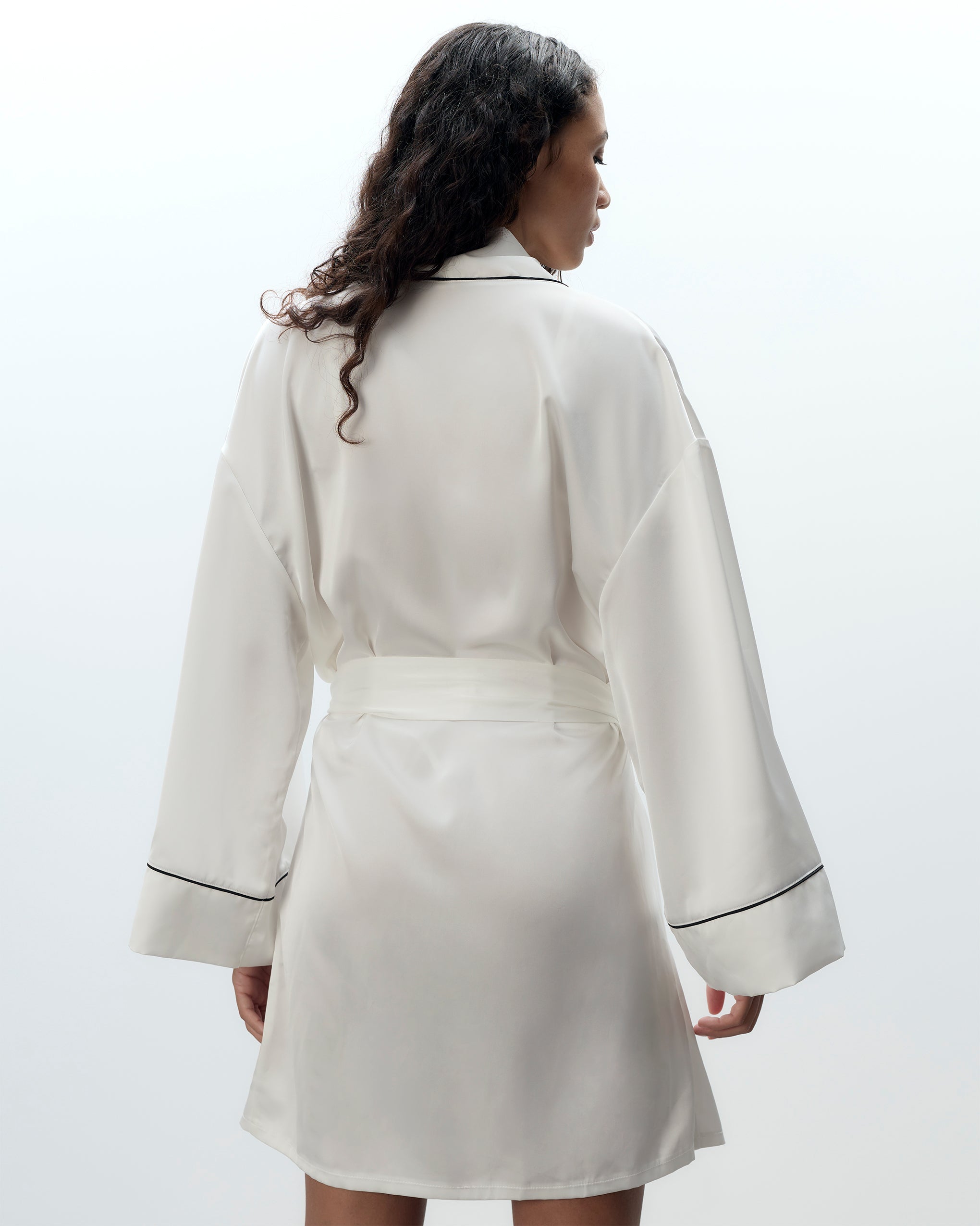 Lydia Satin Kimono Cream/Black